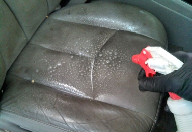 Mẹo làm sạch ghế da ô tô tại nhà sạch 100% nhanh chóng