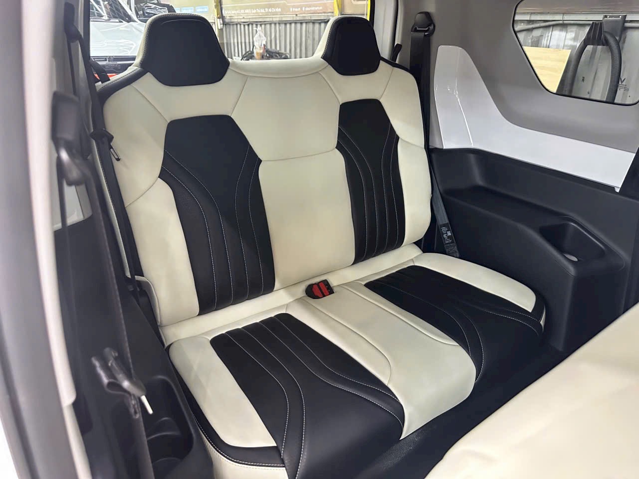 ghe-da-vf3-phoi-trang-va-den