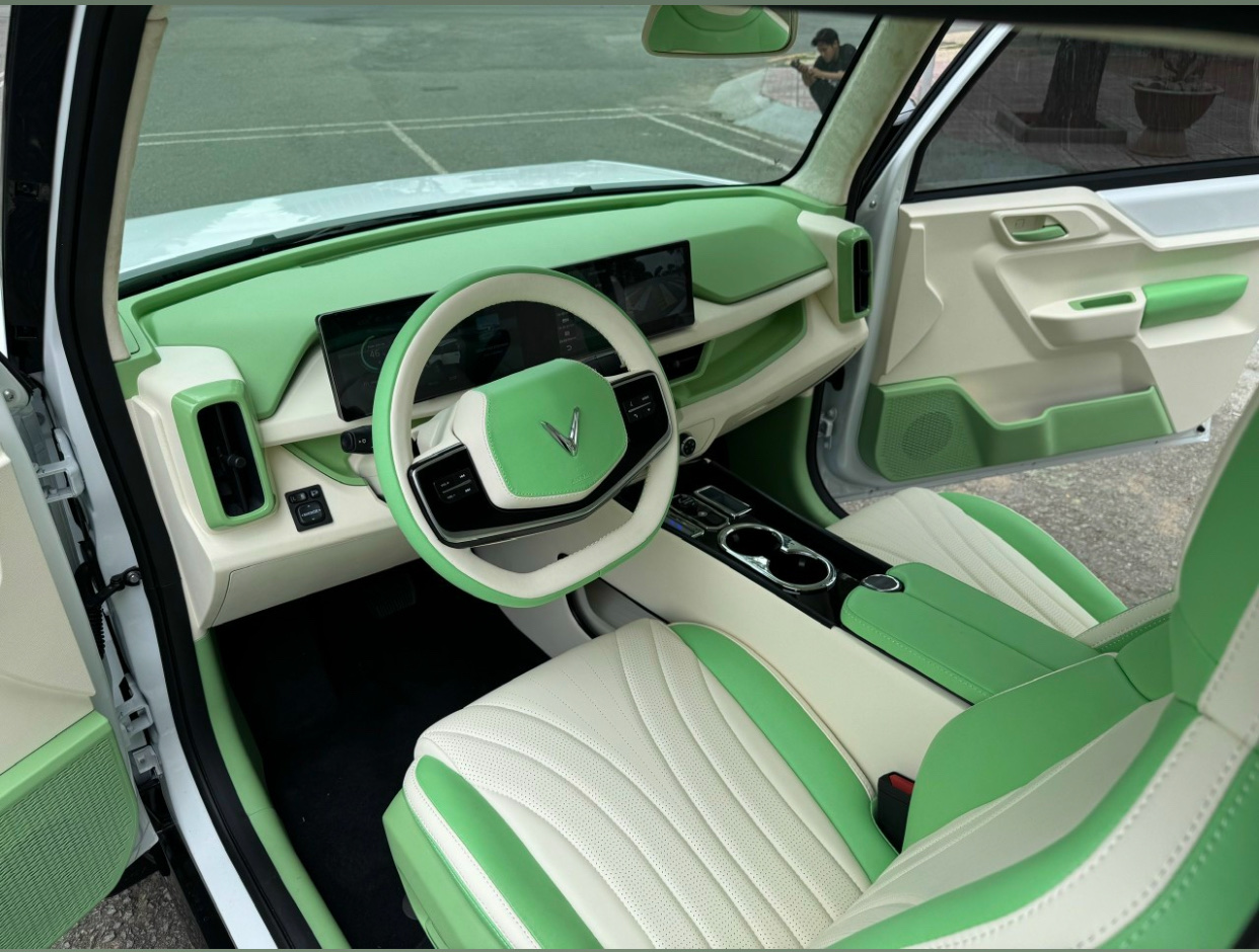 ghe-da-vf3-phoi-trang-va-xanh-reu