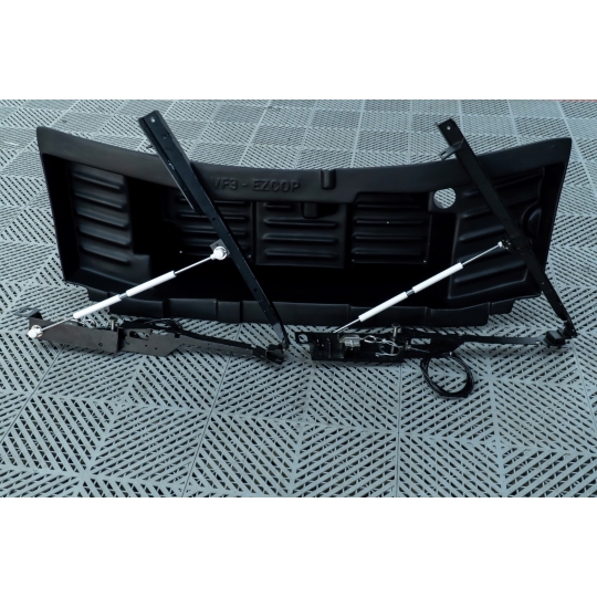 Cốp trước VF3 khoá cơ